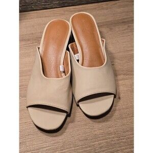 Universal Thread Women's -Size 5.5-  Mule Heel Sandals Slip On Shoe Heels